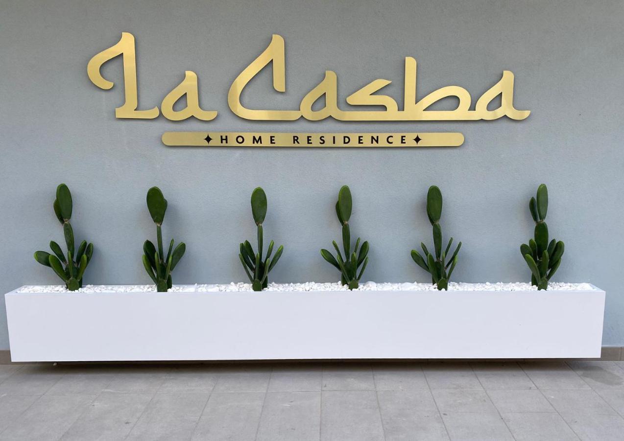 La Casba Hotel Paola Bagian luar foto
