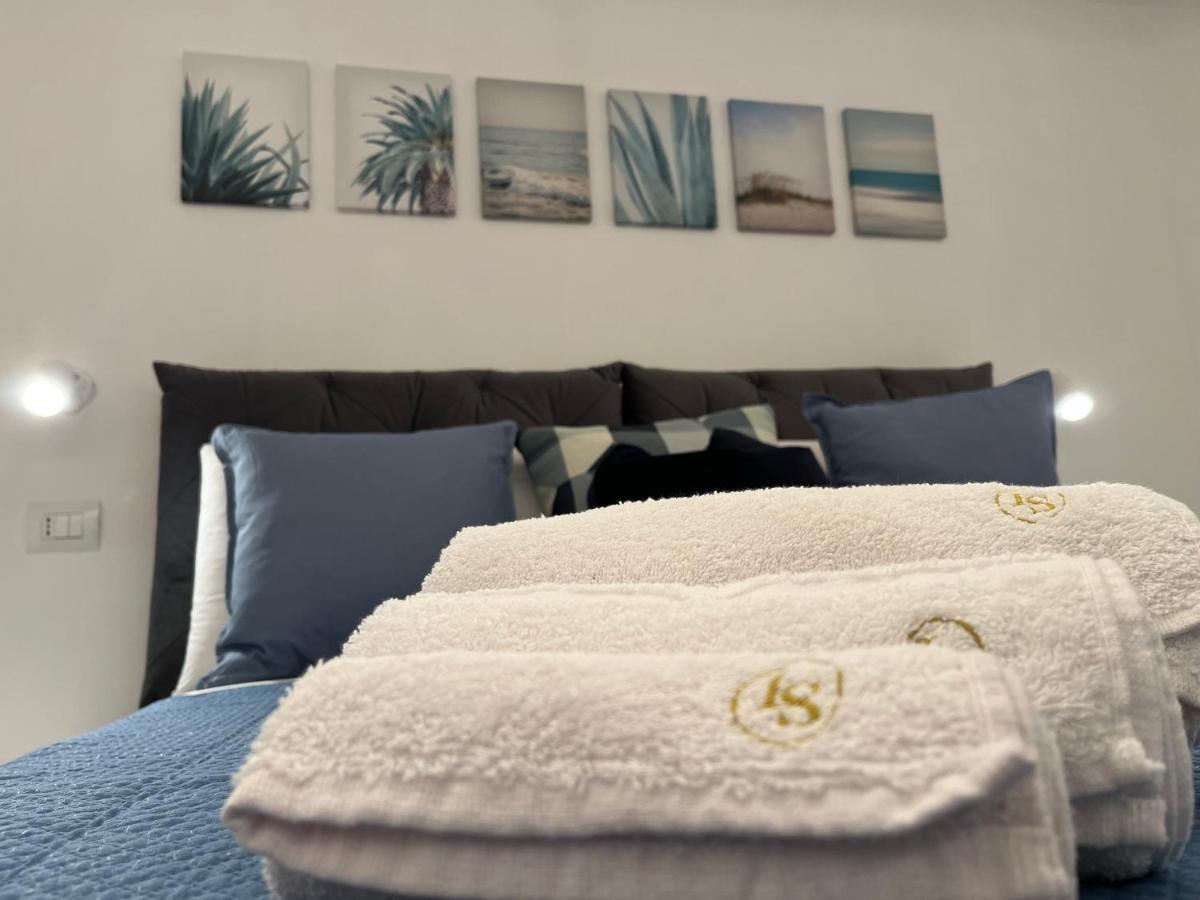 La Casba Hotel Paola Bagian luar foto