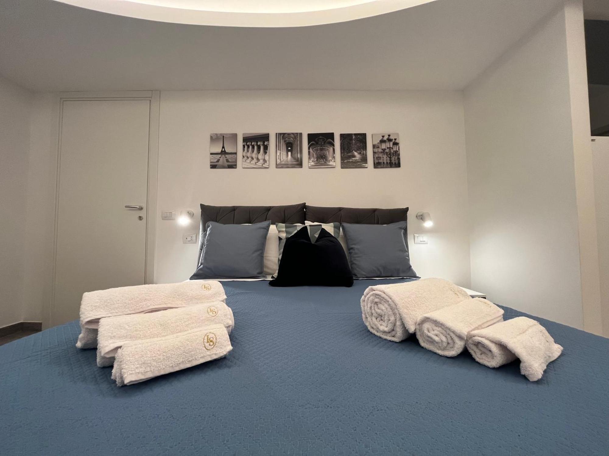 La Casba Hotel Paola Bagian luar foto